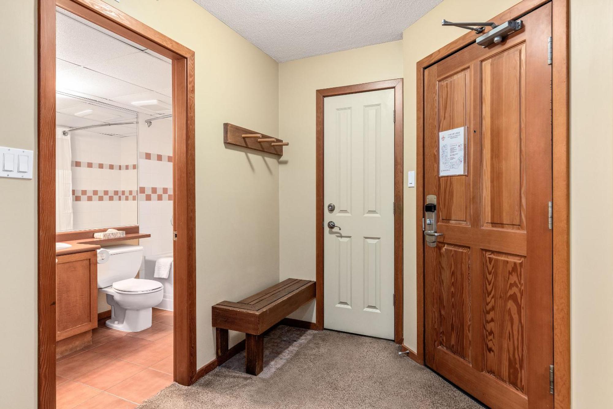 Cascade Lodge Suite Wifi 2 Hot Tubs Pool Gym Sauna Ski & Bike Storage Room Whistler Exterior photo